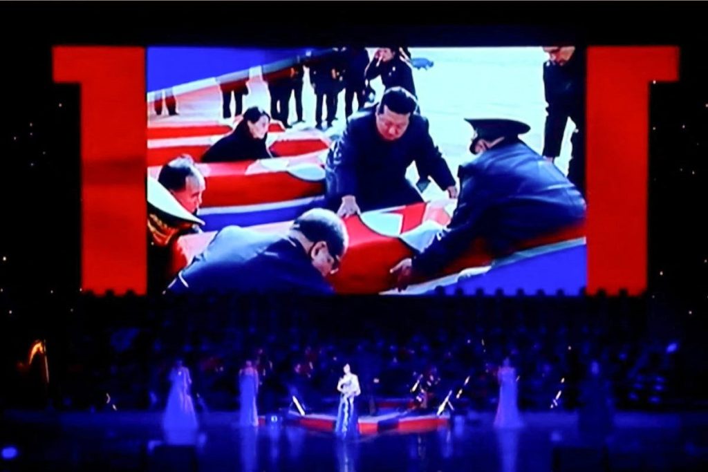 Βόρεια Κορέα: Απίστευτη τελετή τιμής στους στρατιώτες που σκοτώθηκαν στις επιχειρήσεις απελευθέρωσης του Κούρσκ