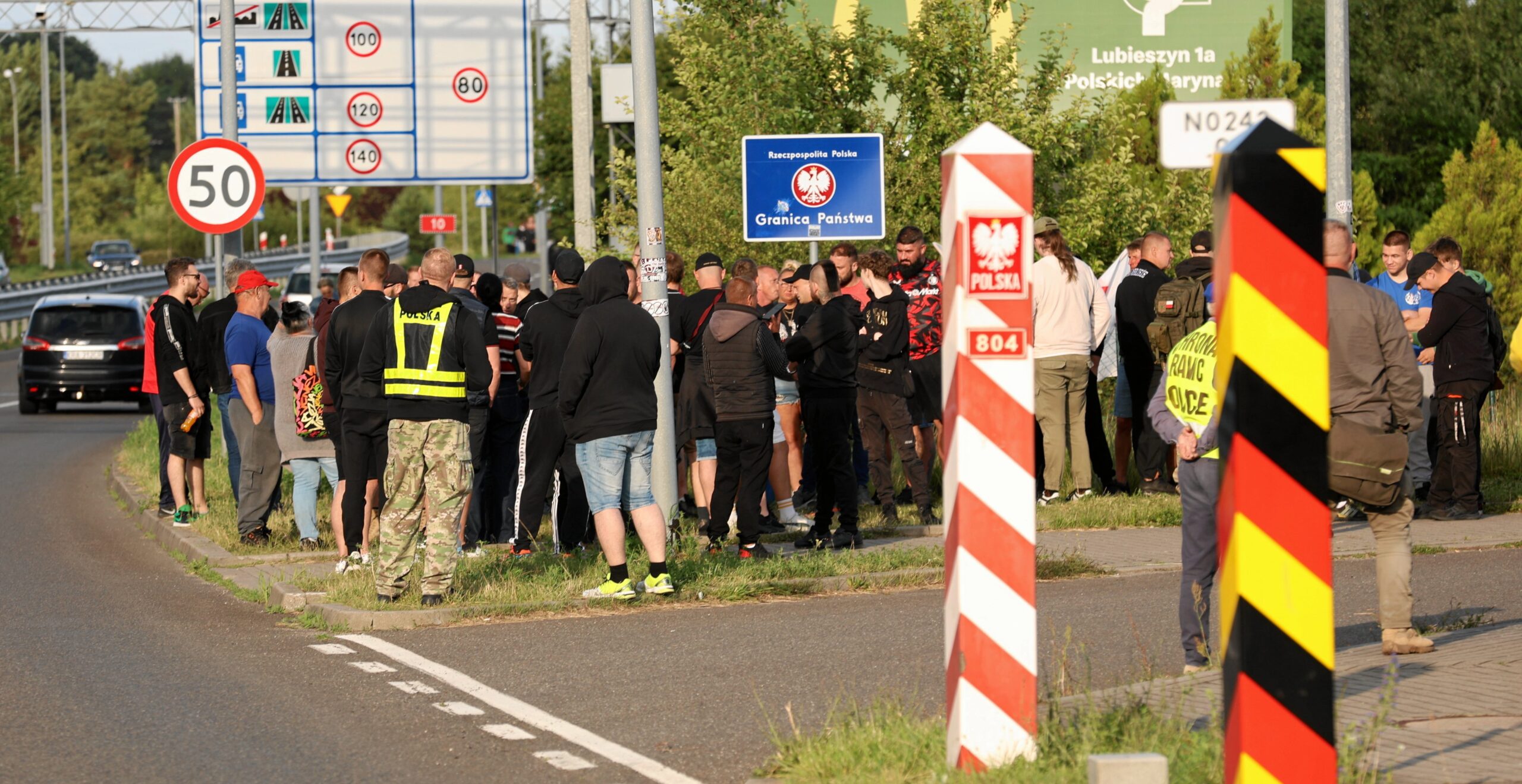 Πολωνοί πολίτες ξεκίνησαν να περιπολούν τα σύνορα με την Γερμανία για να μην τους στείλουν παράνομους μετανάστες