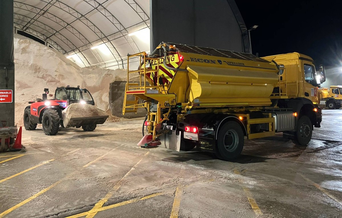 Επιστρατεύθηκαν και οι αλατιέρες χιονιού για τον καύσωνα στην Αγγλία