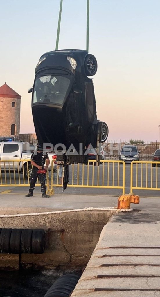 Ρόδος: IX αυτοκίνητο κατέληξε στον βυθό του λιμανιού – Δείτε φωτογραφίες