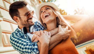 Νέα έρευνα αποκαλύπτει: Περισσότεροι από 1 στους 4 Έλληνες κρύβουν αποταμιεύσεις από τον σύντροφό τους