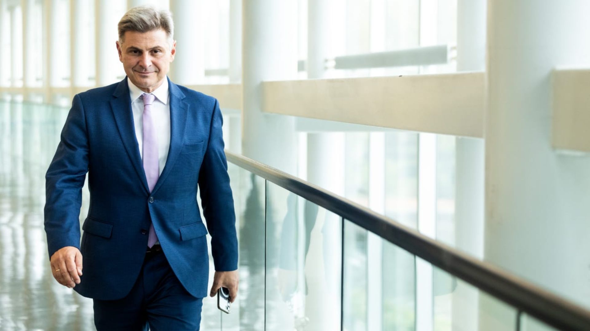 Ο Νίκος Φαραντούρης προτείνει κυβέρνηση ειδικού σκοπού με στόχο την «κάθαρση» του συστήματος