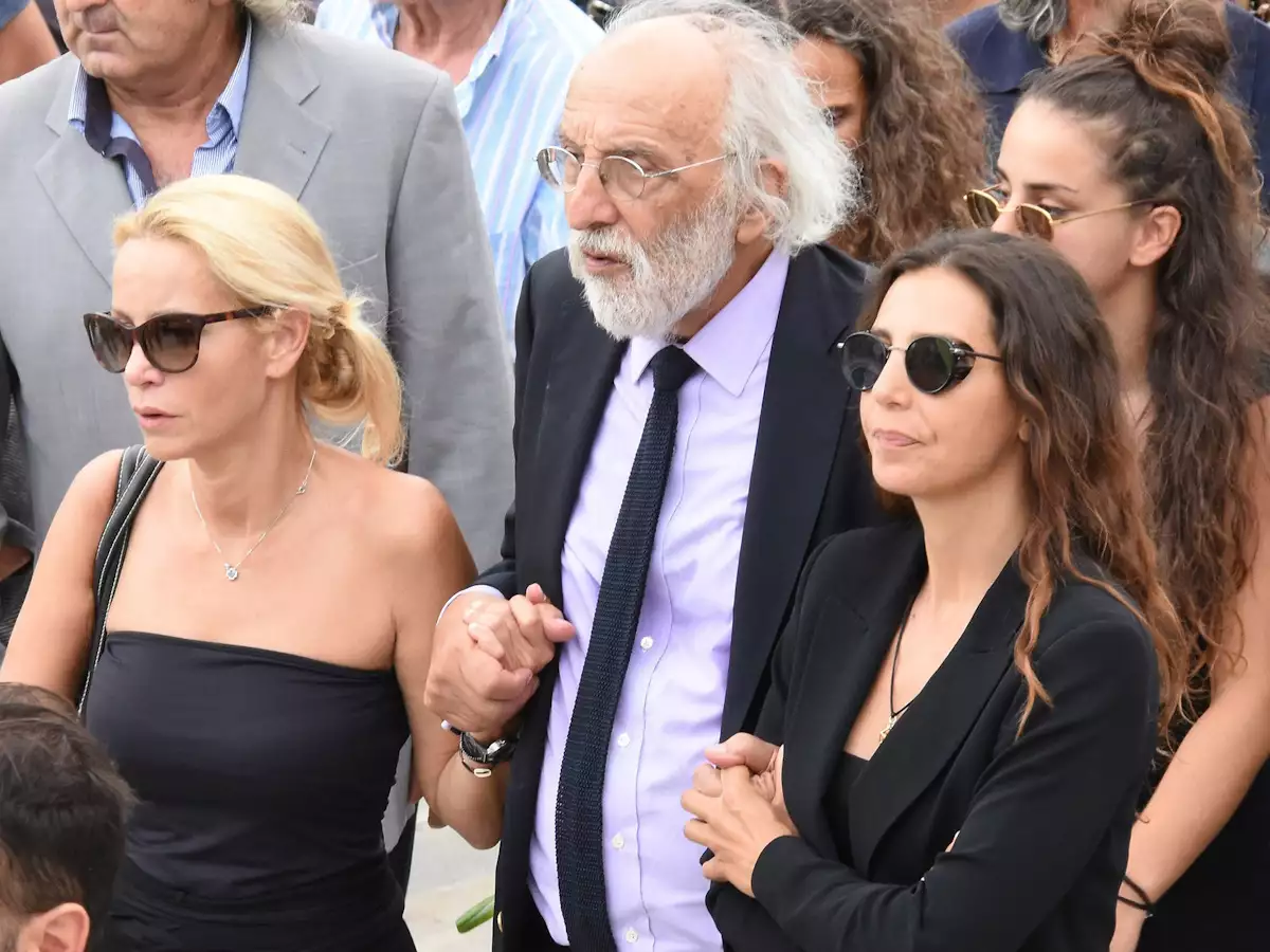 Α.Λυκουρέζος για τη διαμάχη μεταξύ των δύο αδερφών: «Συνειδητά δεν επεμβαίνω – Να τα βρουν μόνες τους»