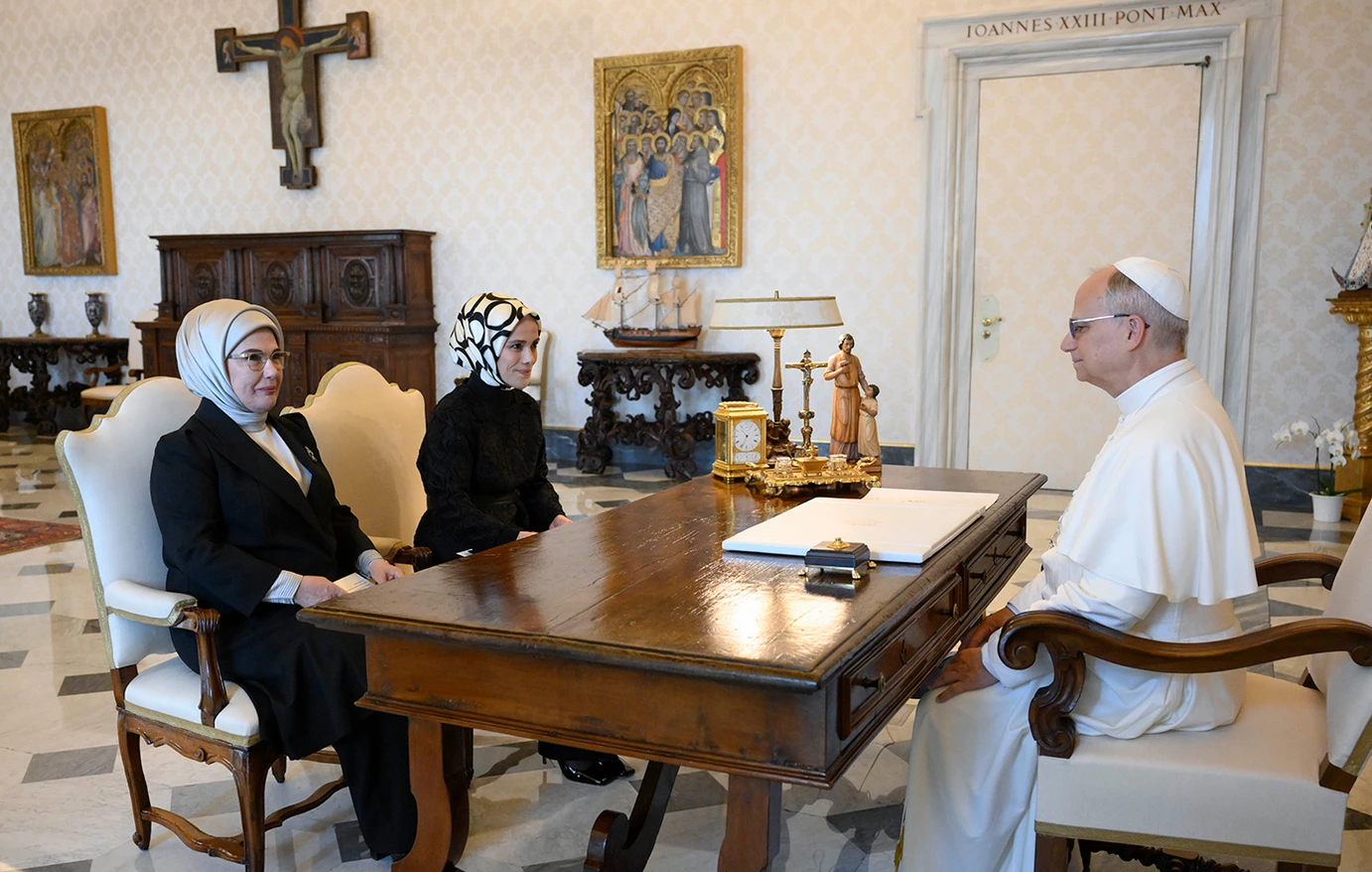 Συνάντηση του Πάπα Λέοντα ΙΔ’ με την Εμινέ Ερντογάν στην Αγία Έδρα