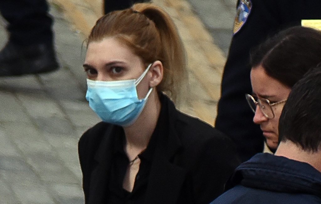 Η ζωή της Ρ.Πισπιρίγκου στο νέο της κελί: Δεν κοιμάται, φοβάται μη τη δηλητηριάσουν & μιλάει ψιθυριστά στα τηλέφωνα