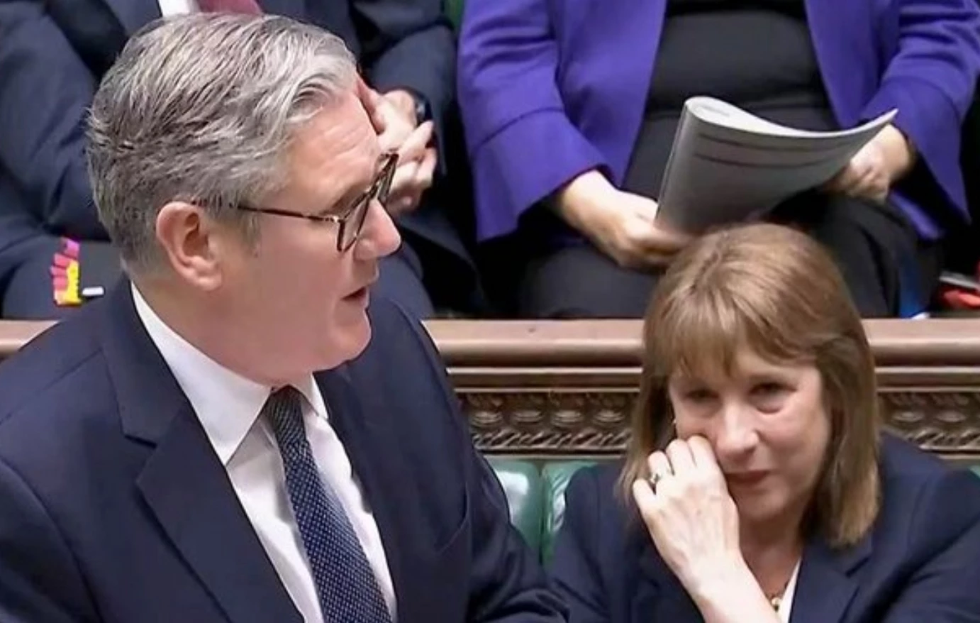 Βρετανία: Mε δάκρυα στα μάτια εμφανίστηκε η υπουργός Οικονομικών στη Βουλή – Δείτε βίντεο