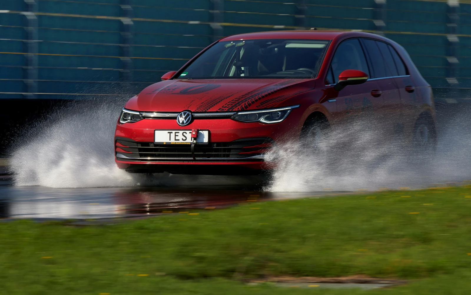 Τεστ 16 λάστιχα All Season: Τα 4 που πρέπει να αποφύγεις (βίντεο)