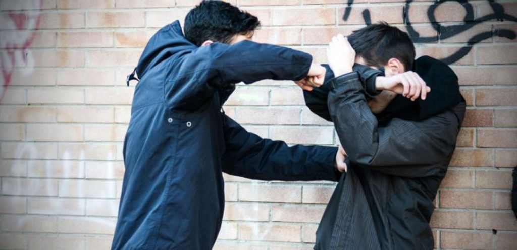 Θεσσαλονίκη: Συνελήφθησαν δύο ανήλικοι που επιτέθηκαν σε 15χρονο – Προσπάθησαν να του πάρουν το τσαντάκι