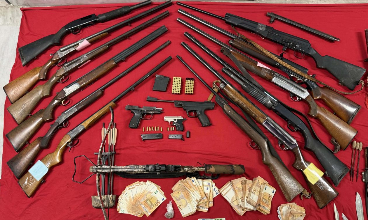 Θεσσαλονίκη: Συνελήφθησαν δύο άτομα για παράνομη οπλοκατοχή και εμπόριο όπλων