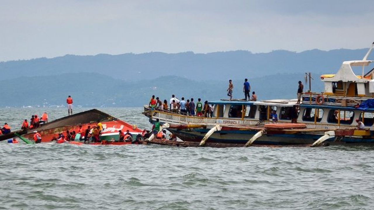 Nαυάγιο πλοίου στο Μπαλί: Τουλάχιστον έξι νεκροί και 30 αγνοούμενοι (βίντεο)
