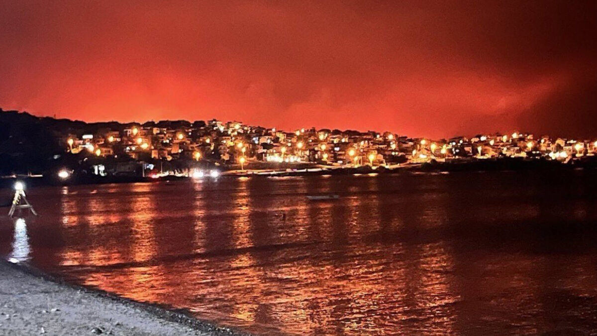 Τουρκία: Νέο πύρινο μέτωπο στη Σμύρνη – Έκλεισε ο αυτοκινητόδρομος που τη συνδέει με την Τσεσμέ (βίντεο)