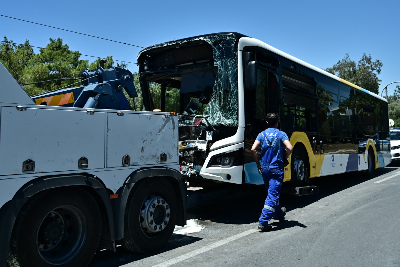 Σύγκρουση λεωφορείων στη Βούλα: Δώδεκα τραυματίες συνεχίζουν να νοσηλεύονται εκ των οποίων 6 παιδιά