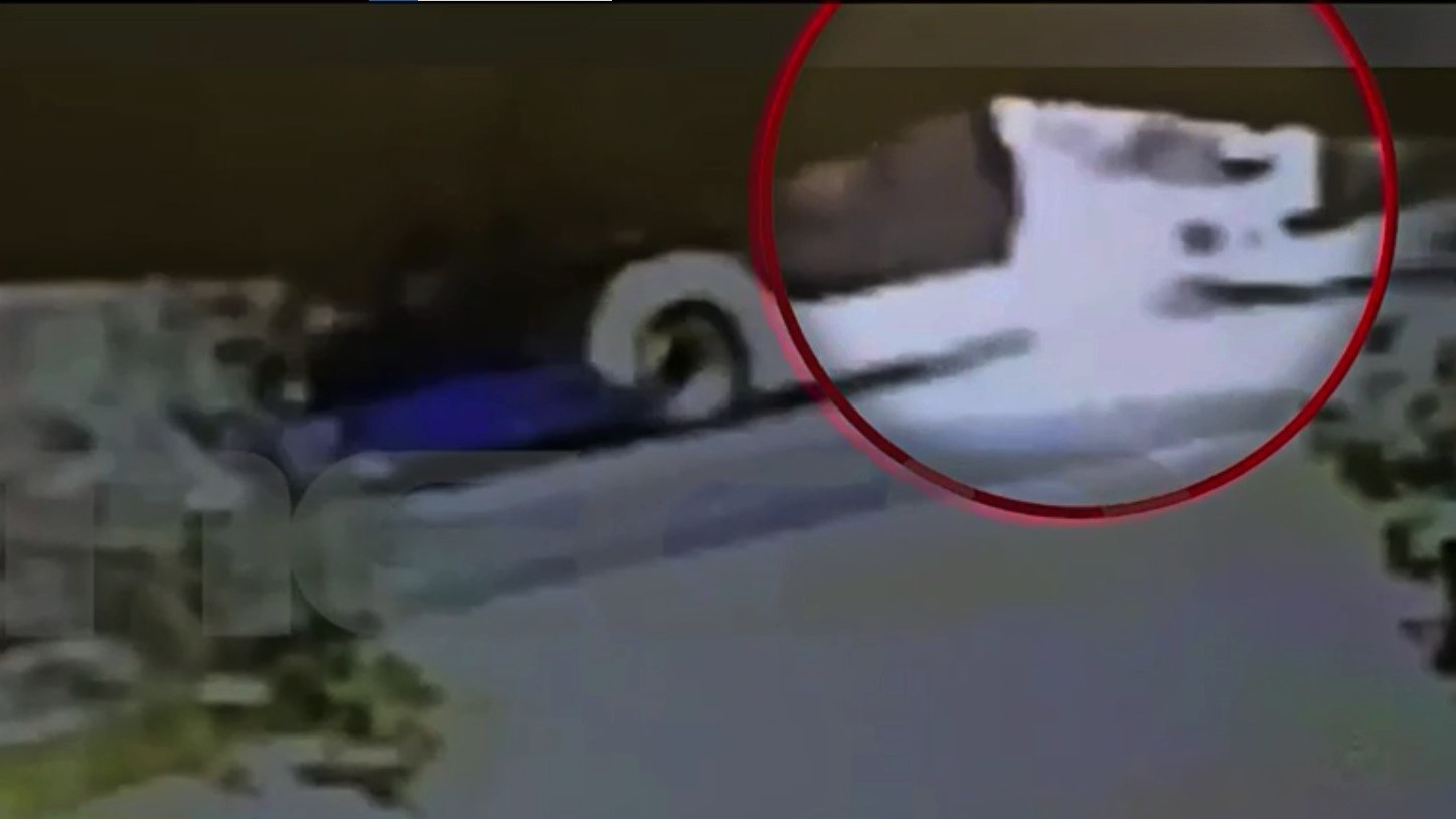 Σύγκρουση λεωφορείων στη Βούλα: Η στιγμή που το δεύτερο λεωφορείο πέφτει με σφοδρότητα στο μπροστινό (βίντεο)