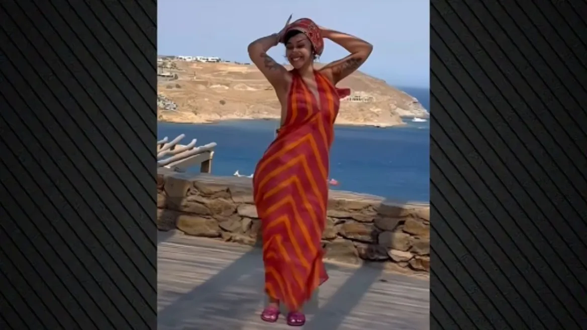 H Cardi B απολαμβάνει τις διακοπές στη Μύκονο (φωτο) 