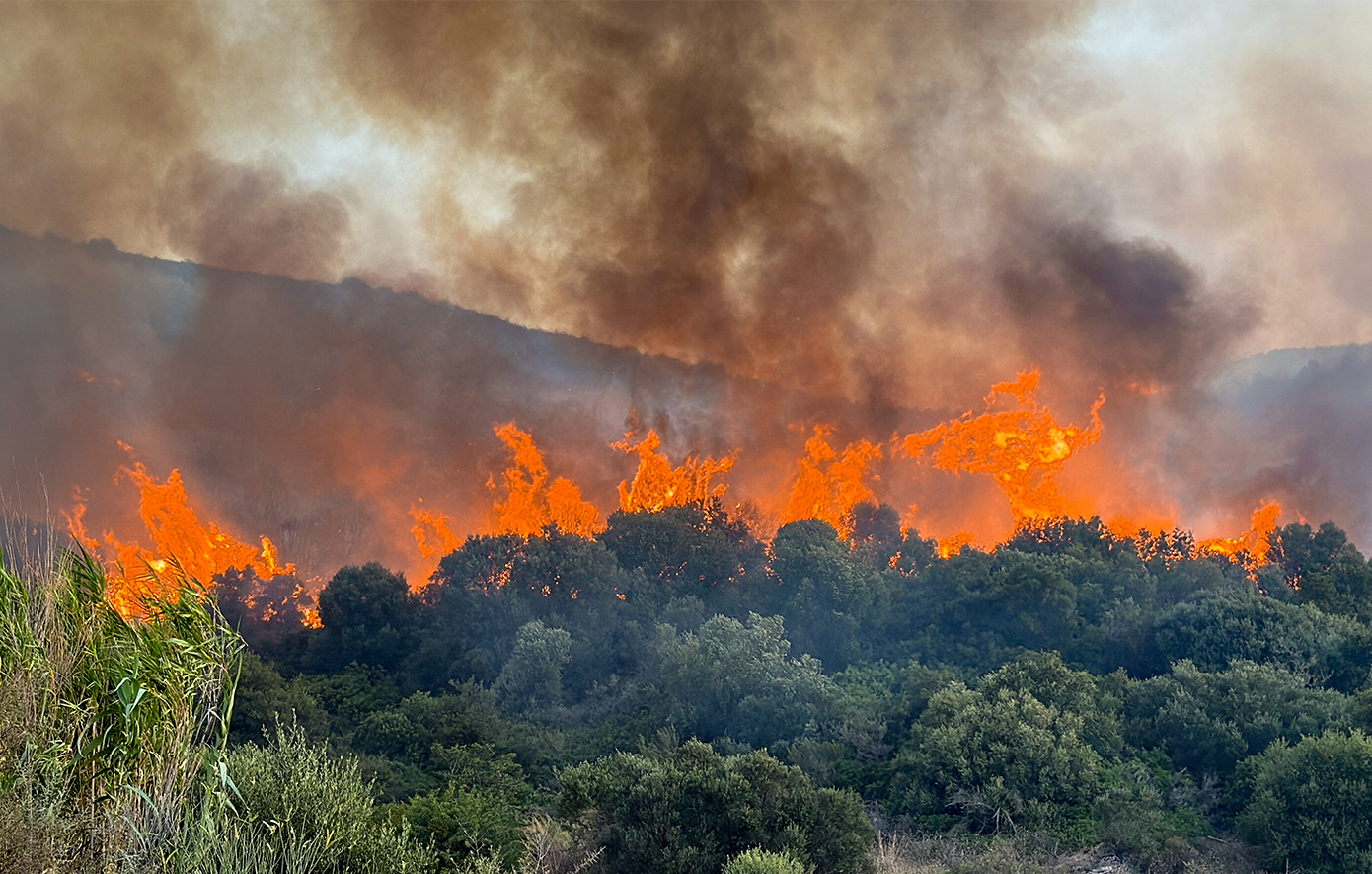Συνελήφθησαν δύο άνδρες ως ύποπτοι για την πρόκληση πυρκαγιών στο Ωραιόκαστρο και την Χαλκιδική