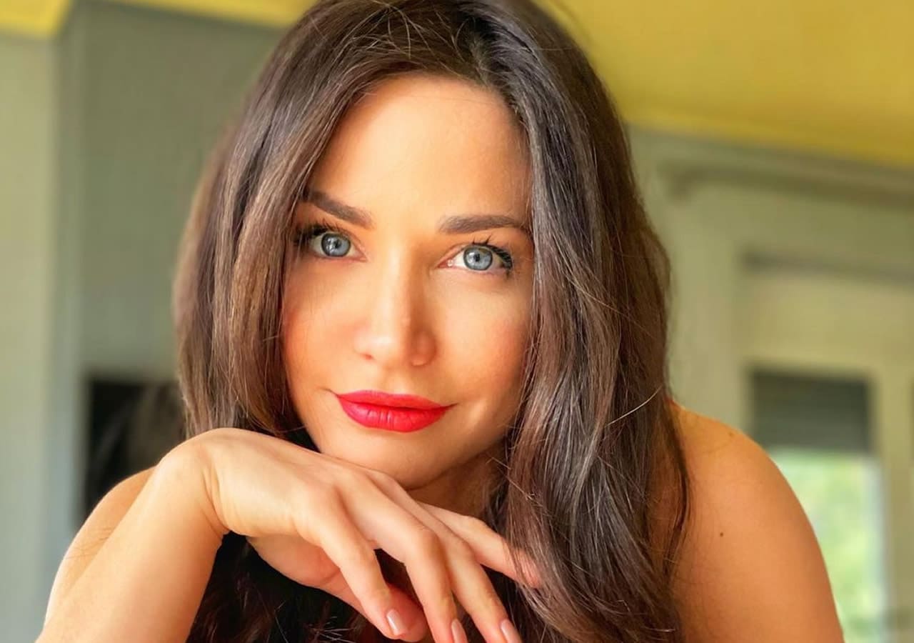 Κ.Γερονικολού: H σέξι εμφάνιση της ηθοποιού στα Who is Who International Awards 2025 (βίντεο)