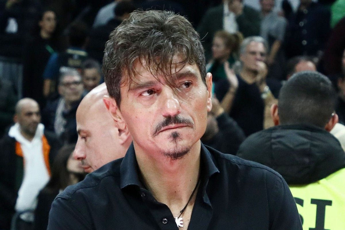 Ο Δ.Γιαννακόπουλος μιλά στον γάτο του για τον Γ.Βαλαντσιούνας: «Τι μου ζήτησες; – Έρχεται»