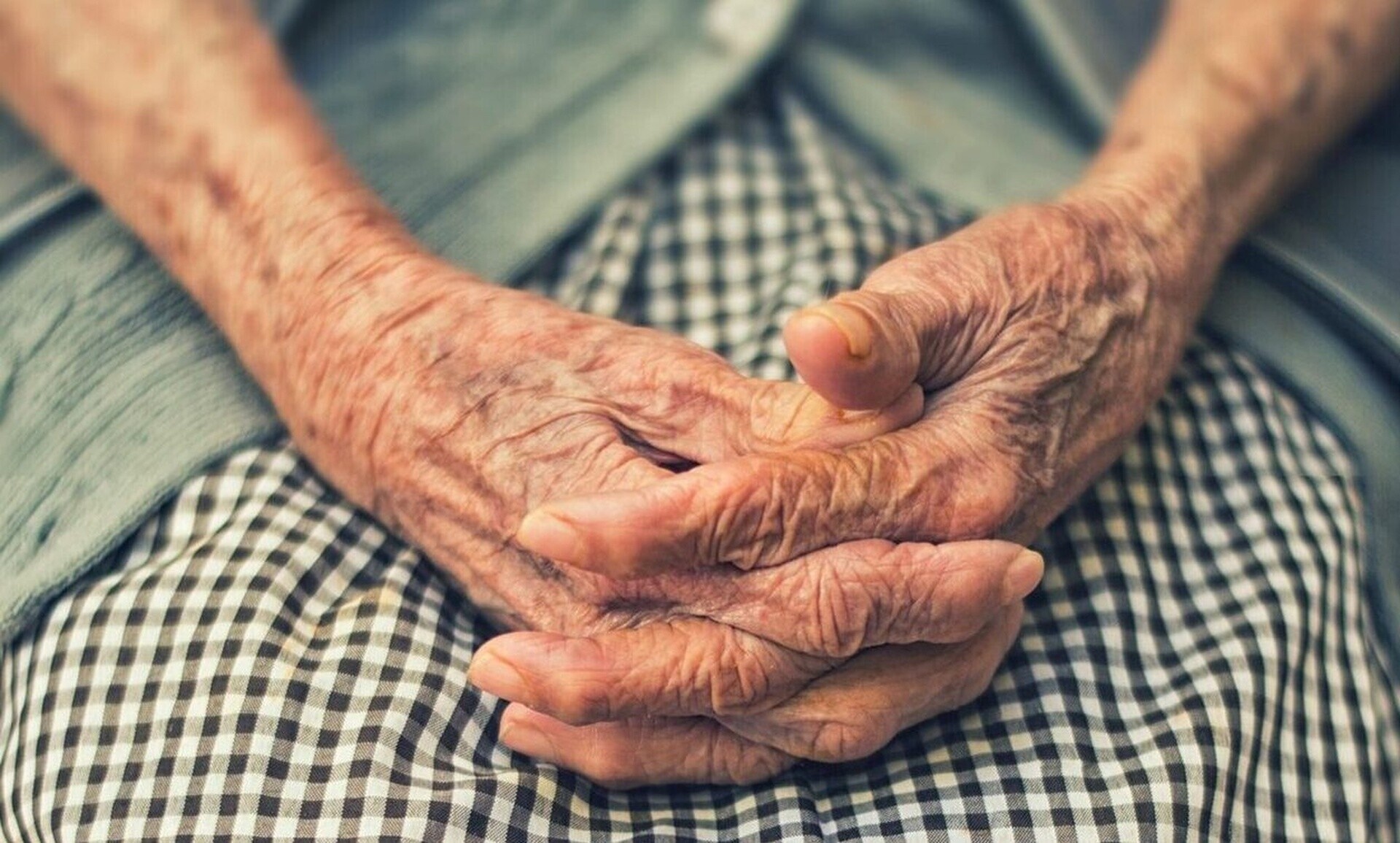 Άρτα: Οικιακή βοηθός «άδειασε» τον λογαριασμό 81χρονης – Έκλεψε περισσότερα από 30.000 ευρώ