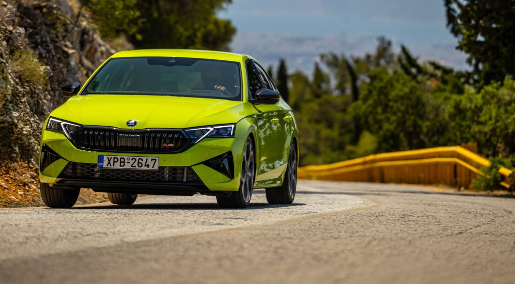 Δοκιμάζουμε τη νέα Škoda Octavia Grand Coupé RS