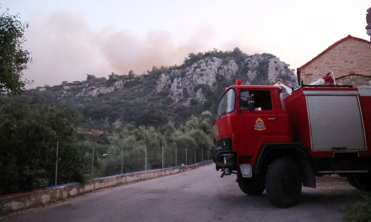 Φωτιά στην Αλυκή Βοιωτίας – Προειδοποιητικό μήνυμα από το 112 για ετοιμότητα