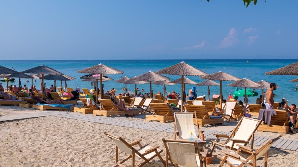 «Λουκέτο» 48 ωρών σε beach bar στην Χαλκιδική λόγω καταπάτησης αιγιαλού