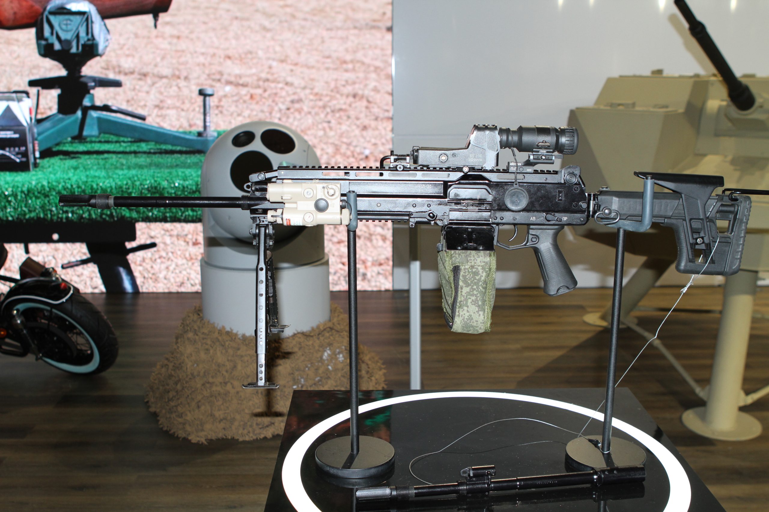 Ρώσοι αλεξιπτωτιστές άρχισαν να χρησιμοποιούν το νέο πολυβόλο   RPL-20   στην ανατολική Ουκρανία