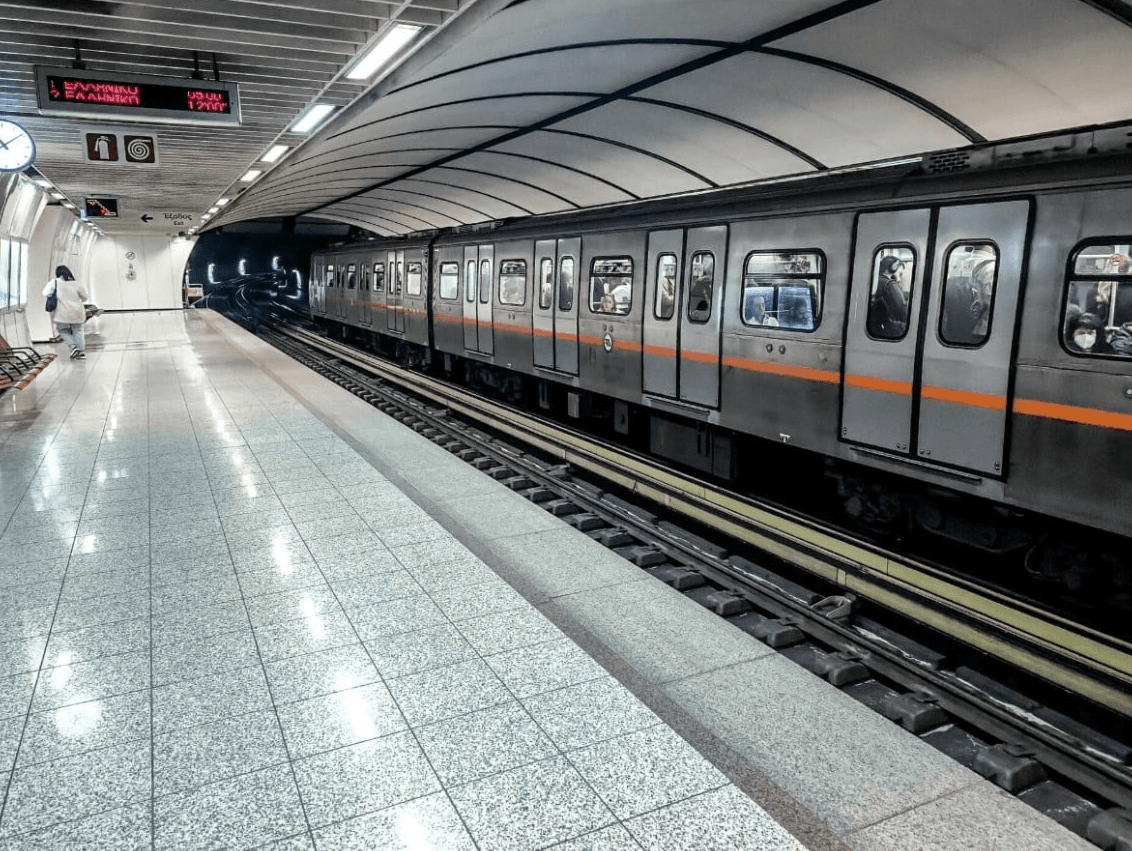 Εγκαίνια 24ωρης λειτουργίας Μετρο, Τραμ και ορισμένων λεωφορειακών γραμμών – Έγινε χρήση από 25-30.000 επιβάτες