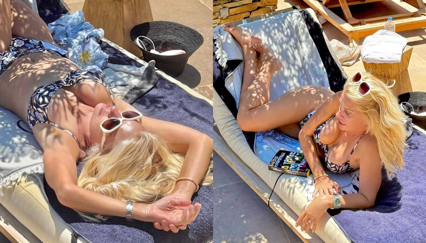 Η Ελένη Μενεγάκη ποζάρει με το μαγιό της κάνοντας ηλιοθεραπεία (φώτο)