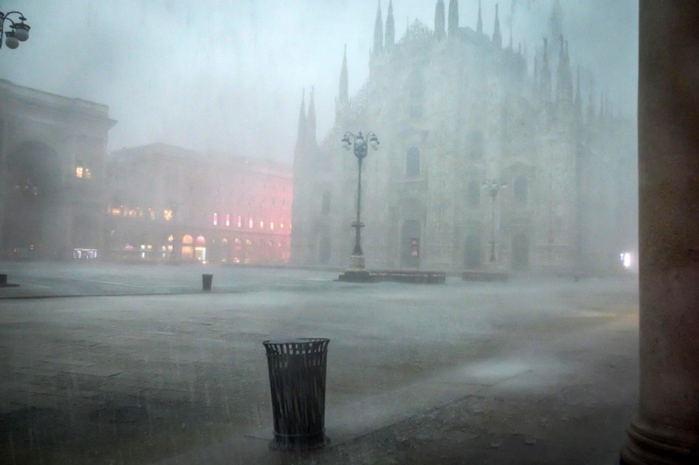 Σφοδρή χαλαζόπτωση στην Ιταλία: Σκοτώθηκε μια γυναίκα στο Μιλάνο – Δείτε φωτογραφίες