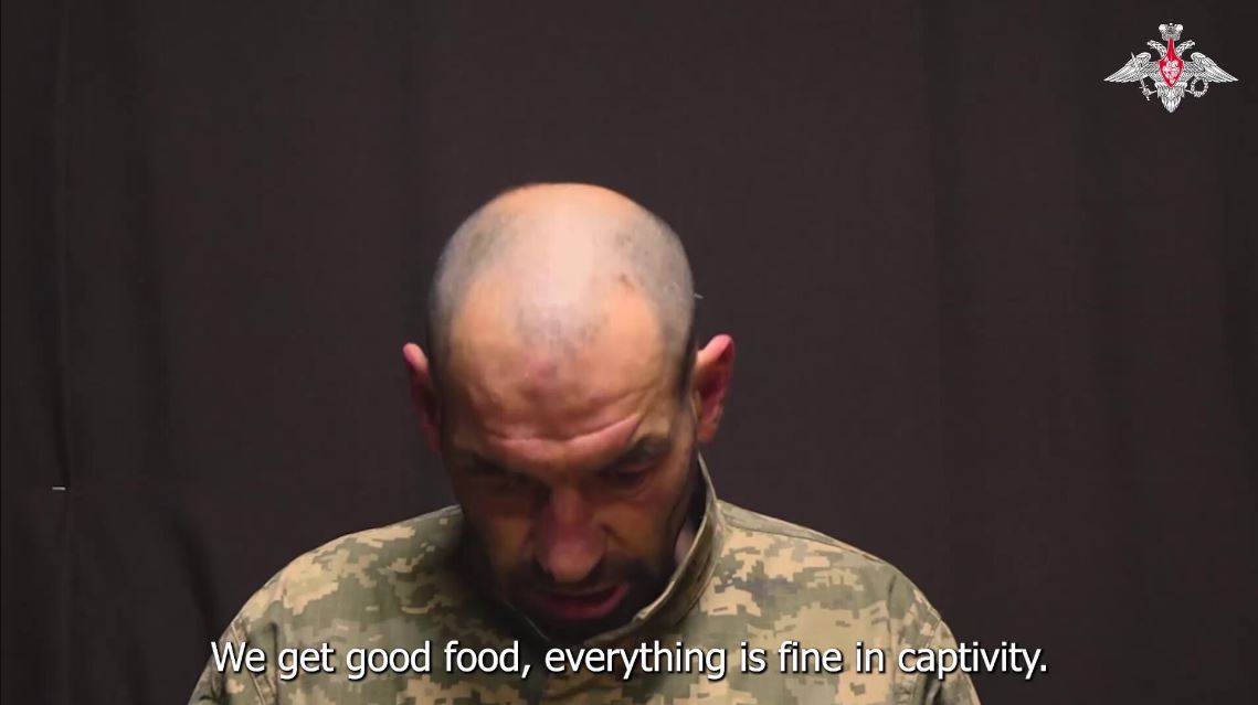 Ουκρανός στρατιώτης καλεί τους συναδέλφους του να παραδώσουν τα όπλα: «Οι Ρώσοι είναι αδέρφια μας» – Δείτε βίντεο