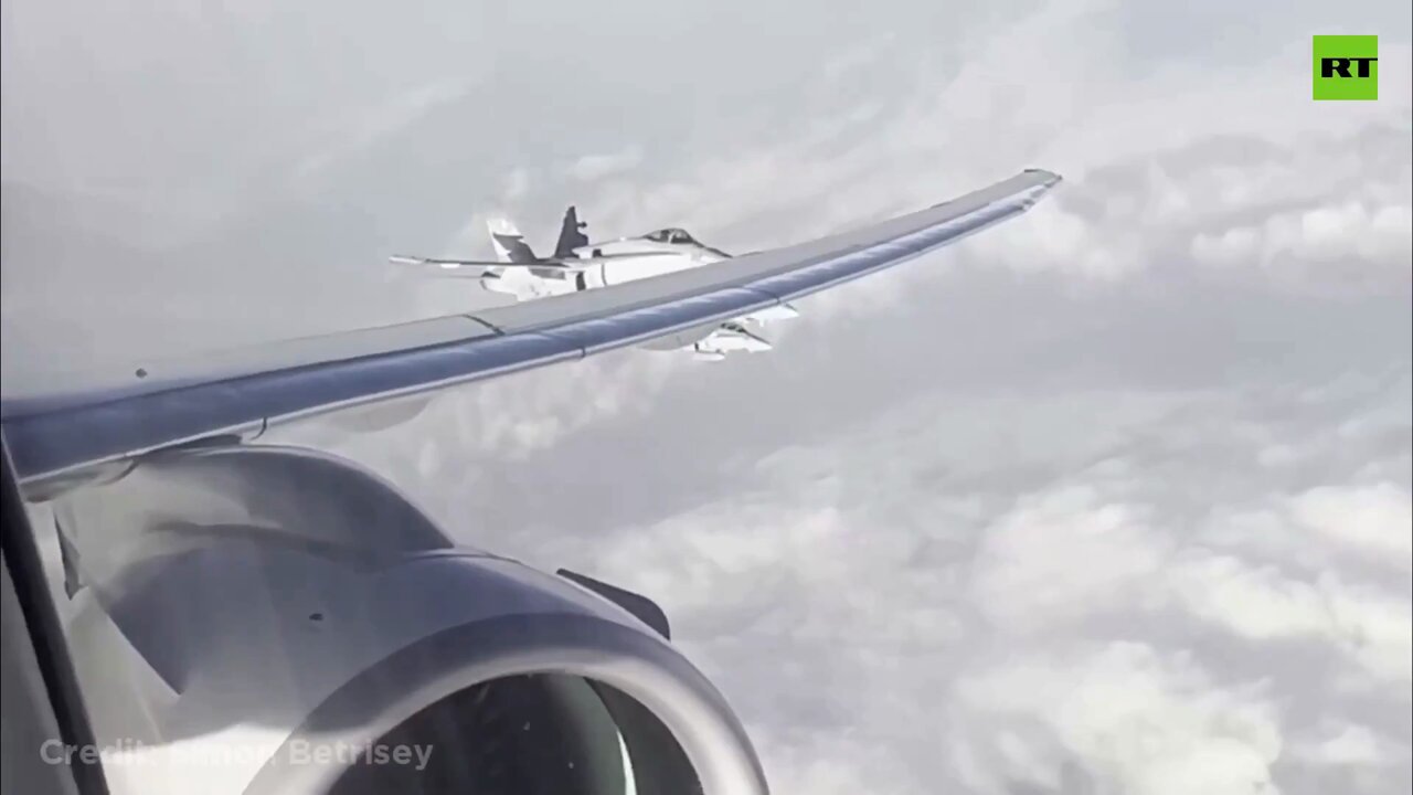 Μαχητικά του US Navy αναχαιτίζουν πολιτικό αεροσκάφος επάνω από σημείο που κινείται ο Ν.Τραμπ (βίντεο)