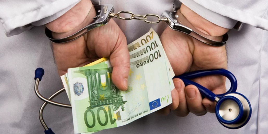 Λάρισα: Ποινή φυλάκισης 4 ετών και πρόστιμο 40.000 ευρώ στον γιατρό που συνελήφθη για «φακελάκι»