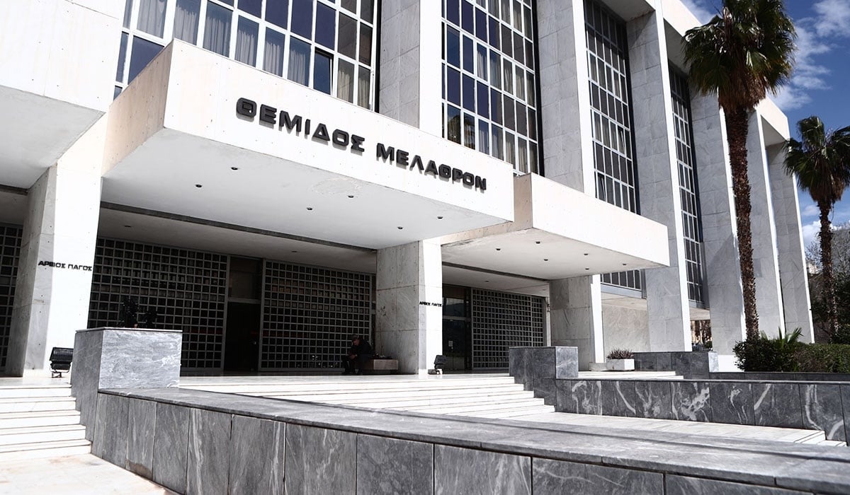 Πανικός στον Άρειο Πάγο: Toύρκος κρατούμενος έκοψε τις φλέβες του με ξυραφάκι την ώρα της δίκης!