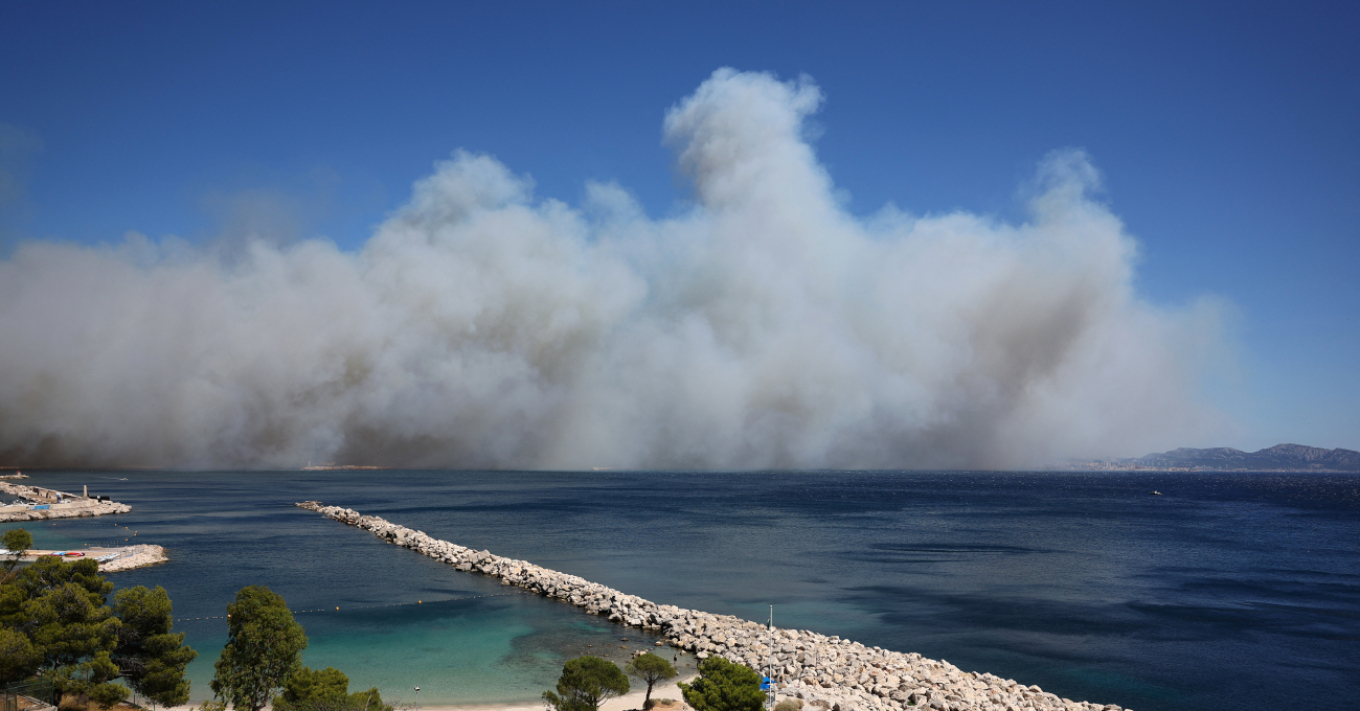 Γαλλία: Μεγάλη φωτιά πλησιάζει από τα δυτικά την Μασσαλία