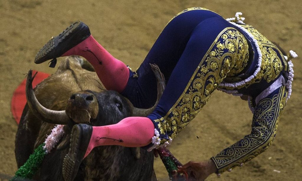 Ισπανία: Ταύρος κάρφωσε άνδρα σε ετήσιο φεστιβάλ στην Παμπλόνα