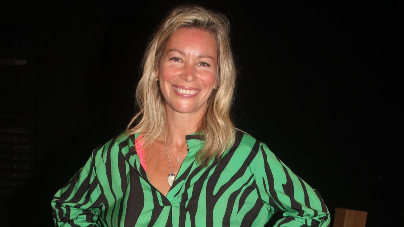 Στον όγδοο μήνα εγκυμοσύνης της η Άριελ Κωνσταντινίδη – Ποζάρει με φουσκωμένη κοιλίτσα και πλατύ χαμόγελο (βίντεο)