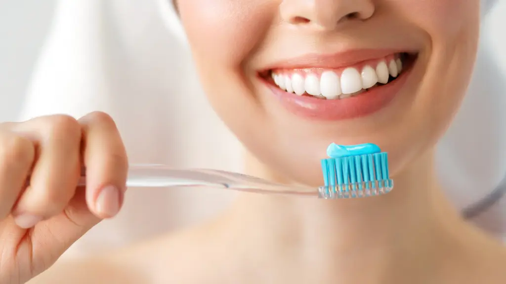 Επιστήμονες αποκαλύπτουν: Δεν πρέπει να βουρτσίζετε πάντα τα δόντια σας μετά το φαγητό