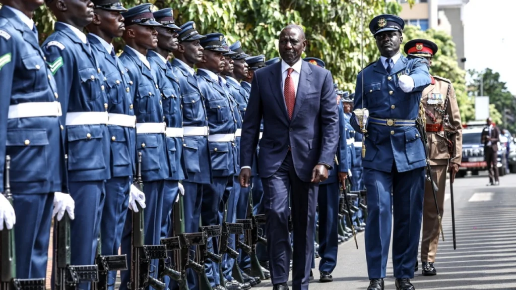 Πρόεδρος Κένυας: «Να πυροβολούν στα πόδια τους διαδηλωτές που λεηλατούν και μετά νοσοκομείο και δικαστήριο»