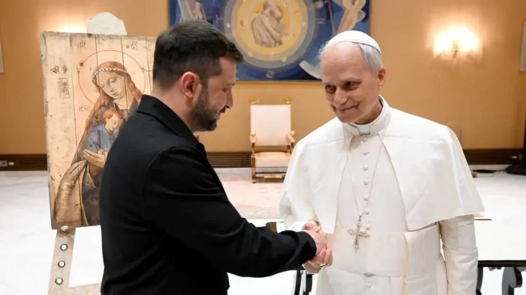 Με τον Β.Ζελένσκι συναντήθηκε ο Πάπας Λέων ΙΔ’: Τι συζήτησαν