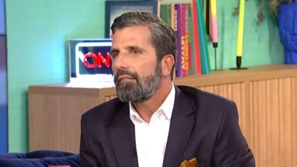 Θανάσης Βισκαδουράκης: «Δεν είχα λεφτά εγώ – Χαίρομαι που μεγάλωσα στο “πανεπιστήμιο” του δρόμου» (βίντεο)