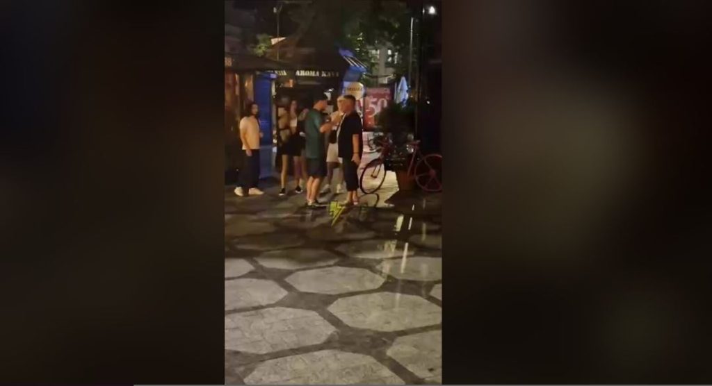 Οδησσός: Ουκρανός «ξάπλωσε» Αμερικανό τουρίστα μετά από λογομαχία – Δείτε βίντεο