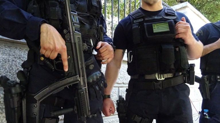 Γαλάτσι: Παραδόθηκε στην αστυνομία ο άνδρας που είχε ταμπουρωθεί στο σπίτι του & απειλούσε να αυτοκτονήσει (upd)