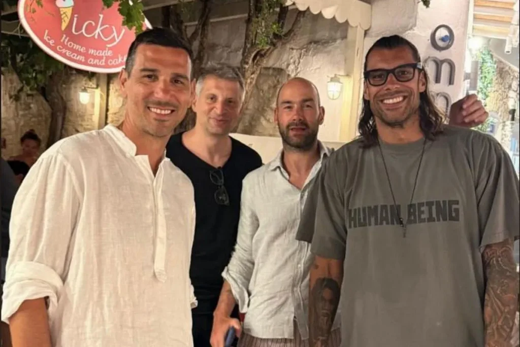 «Μαγική» τετράδα σε διακοπές: Σπανούλης, Πρίντεζης, Παπαλουκάς και Ζήσης στην Αντίπαρο (φωτο)