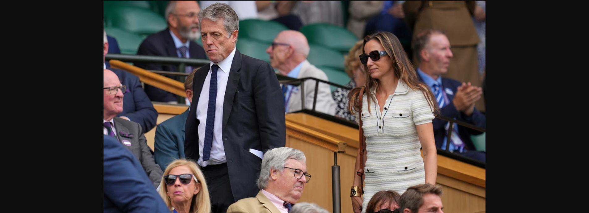 Wimbledon 2025: Ο Χιου Γκραντ έγινε viral – Αποκοιμήθηκε στο βασιλικό θεωρείο (βίντεο)