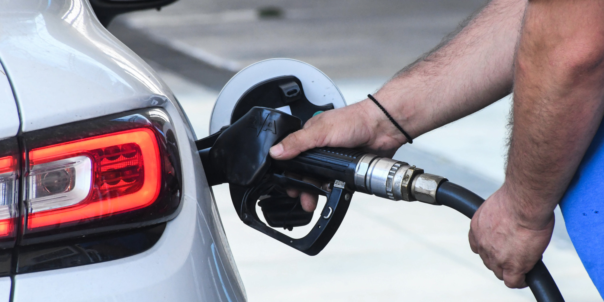 Έρχεται αύξηση-σοκ στις τιμές των καυσίμων λόγω του φόρου άνθρακα για την… κλιματική αλλαγή!