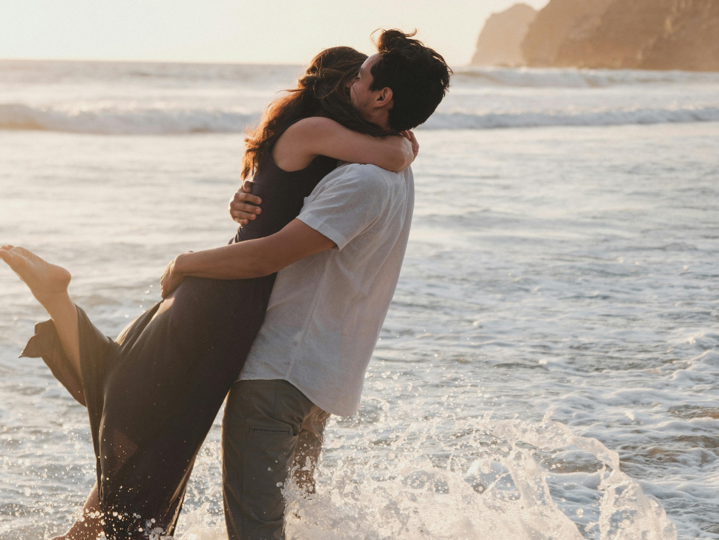 Ερωτικά τρίγωνα: Αυτά τα 4 ζώδια δεν λένε ποτέ «όχι» στον πειρασμό