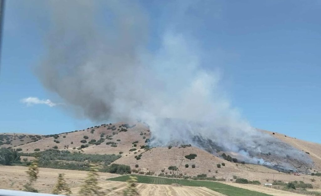 Φωτιά κοντά στο νατοϊκό στρατόπεδο στο Κουτσόχερο Λάρισας