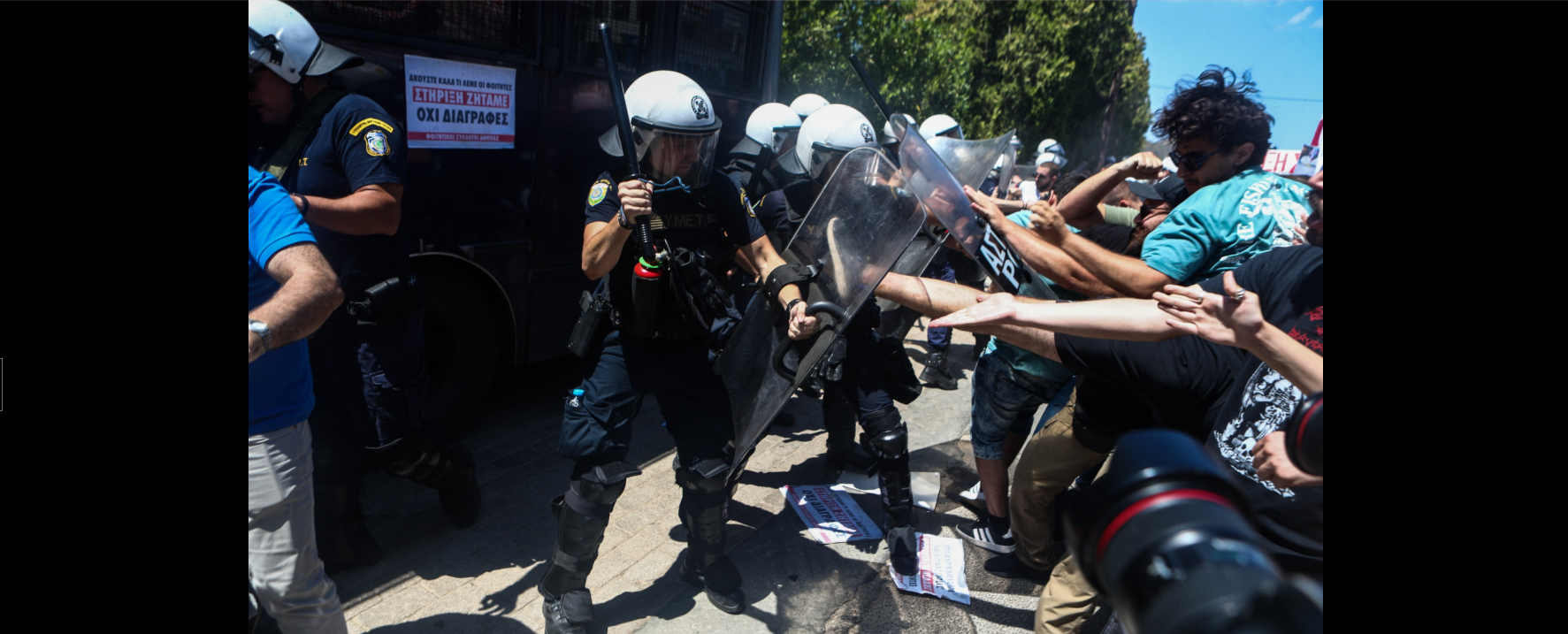 Ανάβυσσος: Επεισόδια με δακρυγόνα ανάμεσα σε φοιτητές και ΜΑΤ