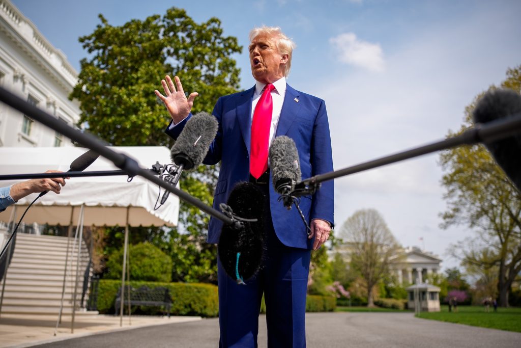 Αινιγματική δήλωση Ντόναλντ Τραμπ για Ρωσία: «Θα δείτε πράγματα να συμβαίνουν σύντομα»