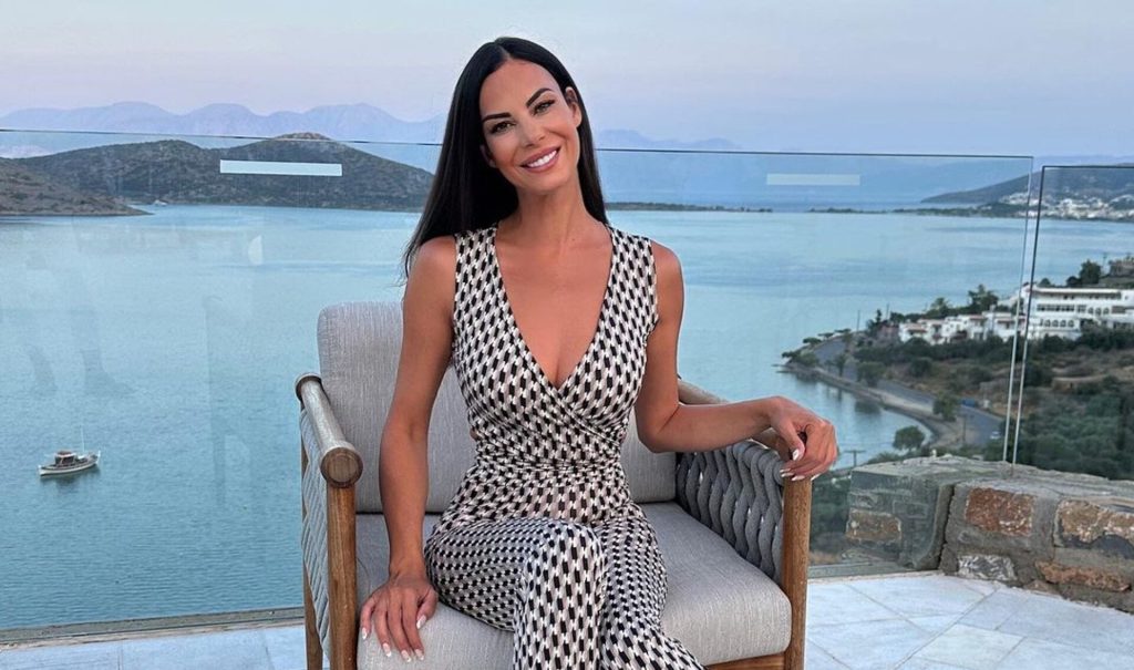 Ε.Βατίδου για Α.Κούγια: «Δούλευα για να πηγαίνει με γκόμενες στα μπουζούκια και να πετάει λουλούδια»